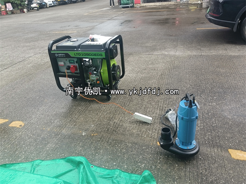 2024年8月13日，客戶到店自提8KW柴油發(fā)電機組