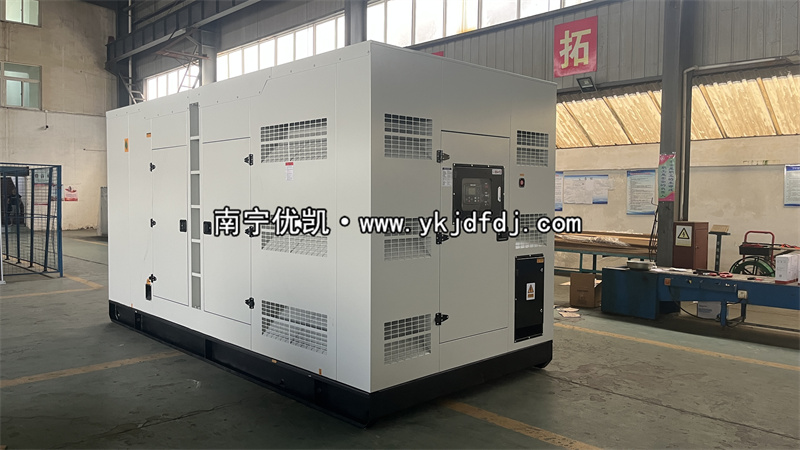 2025年7月15日，國外項(xiàng)目480KW上柴靜音柴油發(fā)電機(jī)組裝車發(fā)貨憑祥口岸