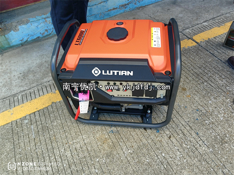 2025年8月27日，客戶到店自提4.5kw汽油變頻發(fā)電機(jī)組