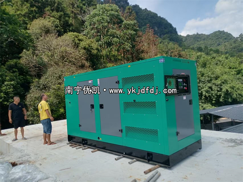 2025年9月5日，崇左項(xiàng)目200kw低噪音柴油發(fā)電機(jī)組卸貨試機(jī)