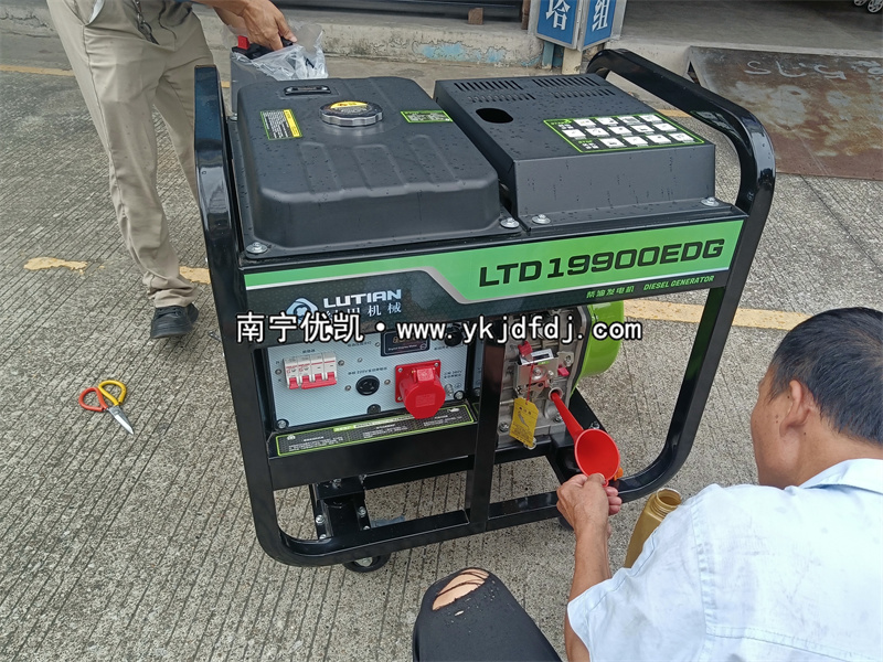 2025年9月9日，客戶到店采購(gòu)綠田10kw柴油發(fā)電機(jī)組并試機(jī)